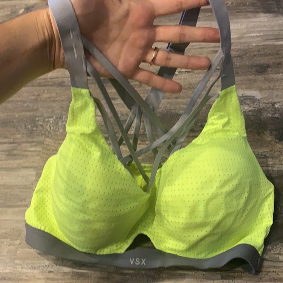 Criss cross sports bra - Picture 2 of 2